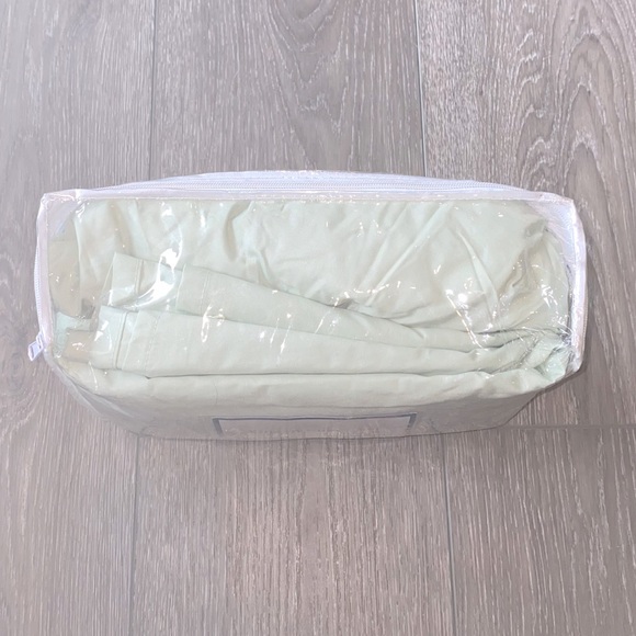 NEW! NORTHCREST Queen Sheet Set 200 Thread Count Cotton Blend Color: Sage - Picture 5 of 8